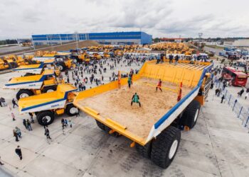 Пляжный волейбол на БелАЗе